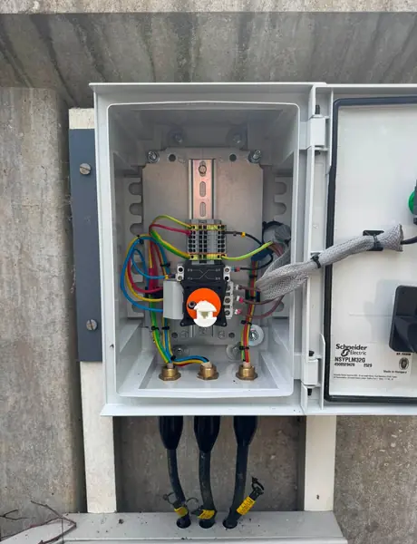 Outdoor isolator enclosure installation with armoured cables